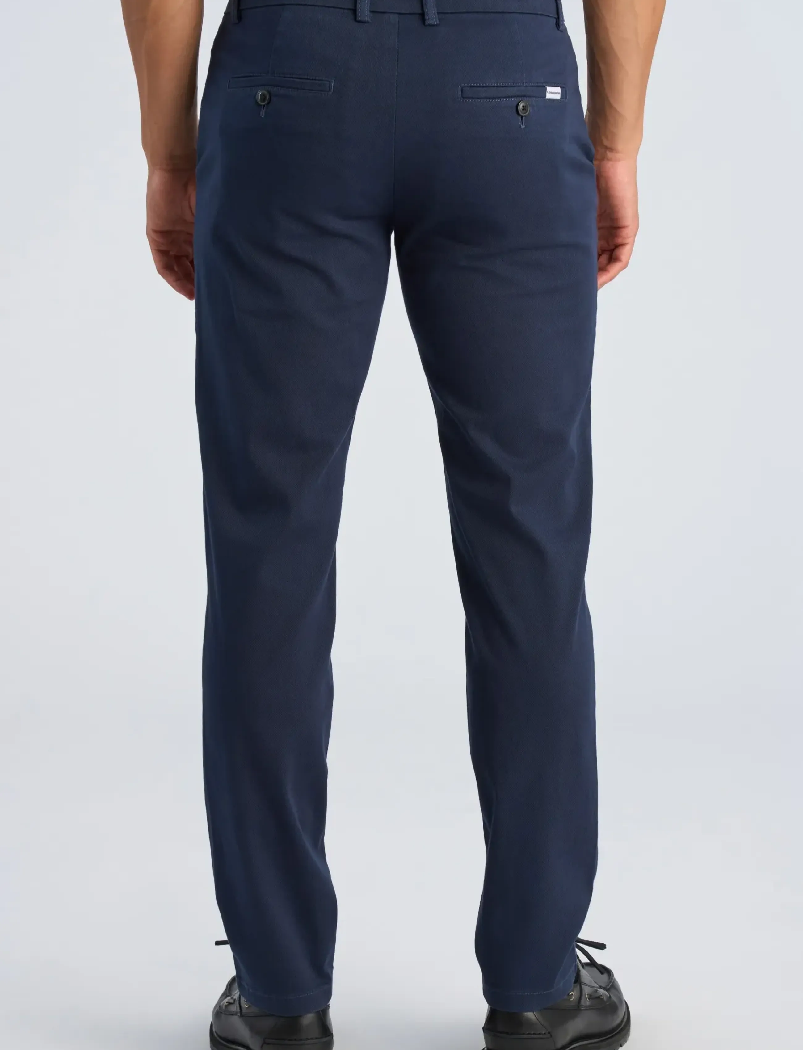Lindbergh - Superflex AOP chino pants - höstkläder - true blue - 4