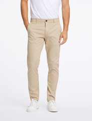 Lindbergh - Superflex chino pants - chinos - sand - 3