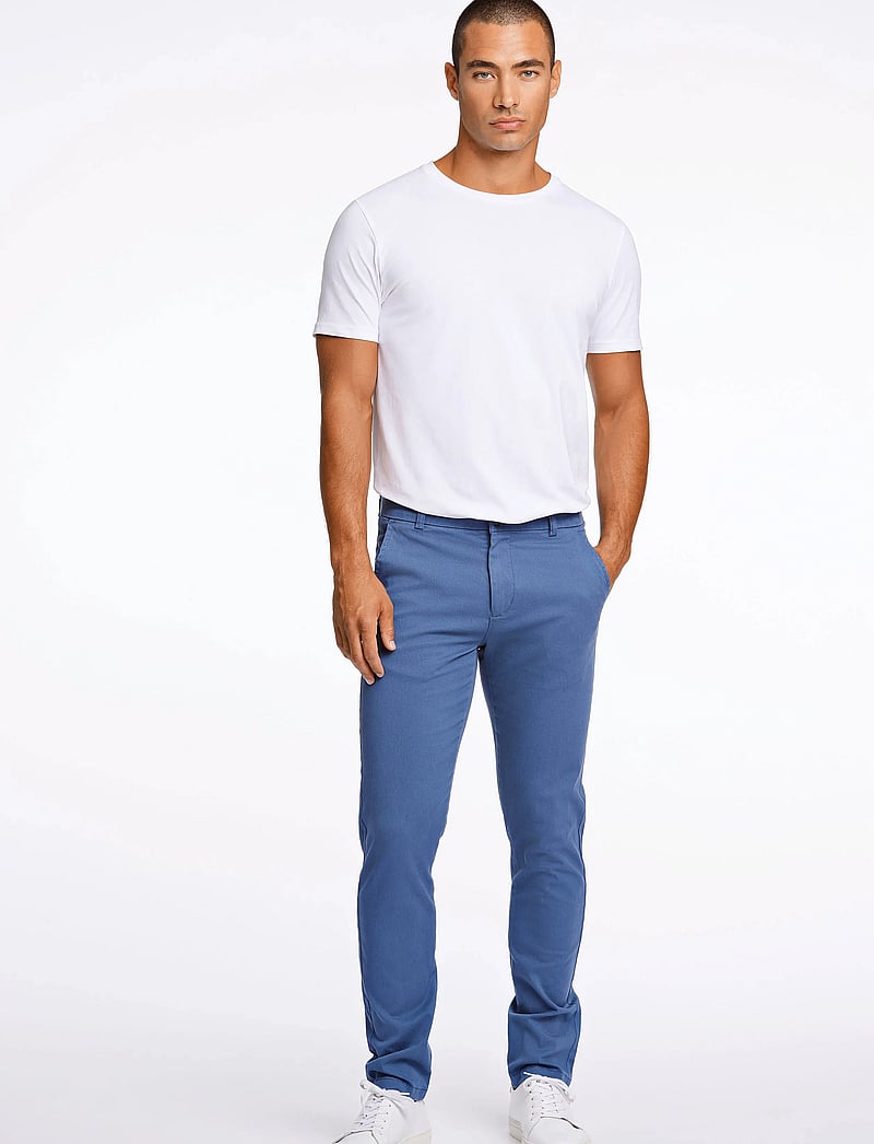 Lindbergh - Superflex chino pants - chinos - true blue - 4