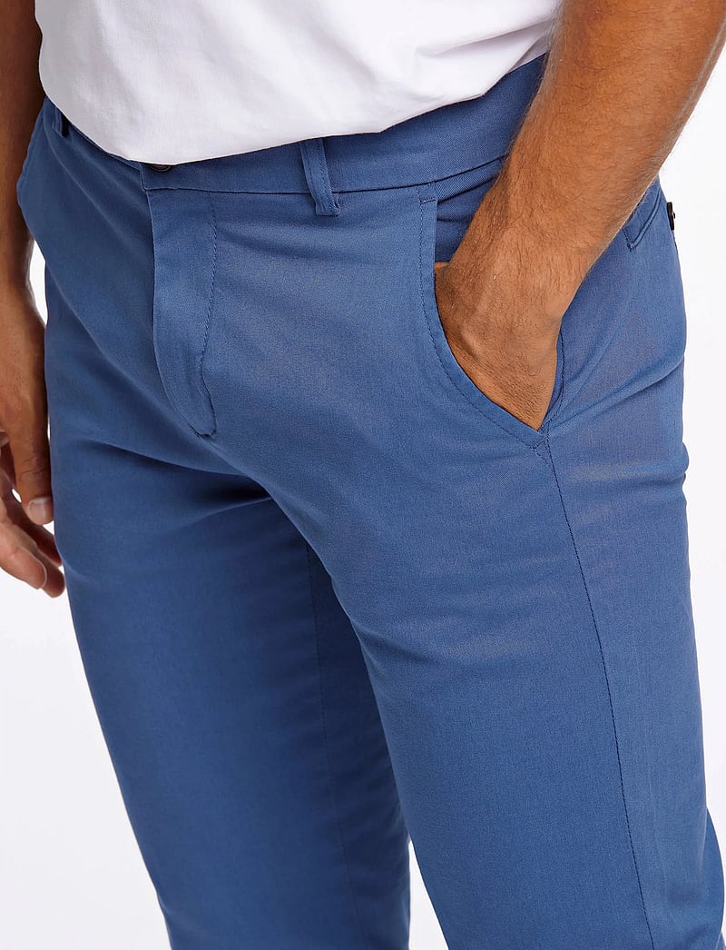 Lindbergh - Superflex chino pants - chinos - true blue - 5