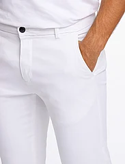 Lindbergh - Superflex chino pants - chinot - white - 5