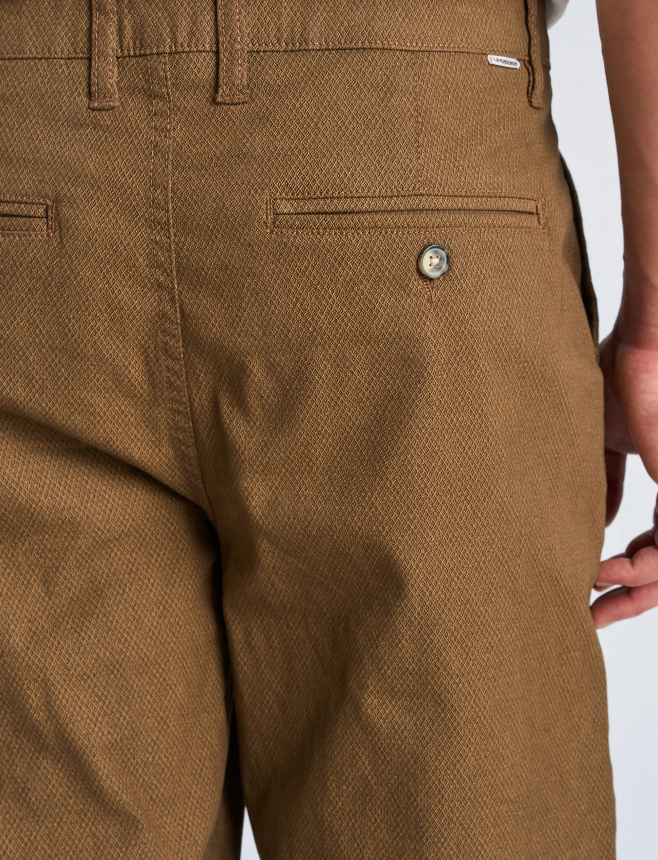 Lindbergh - AOP superflex chino pants - freizeithosen - deep brown - 5