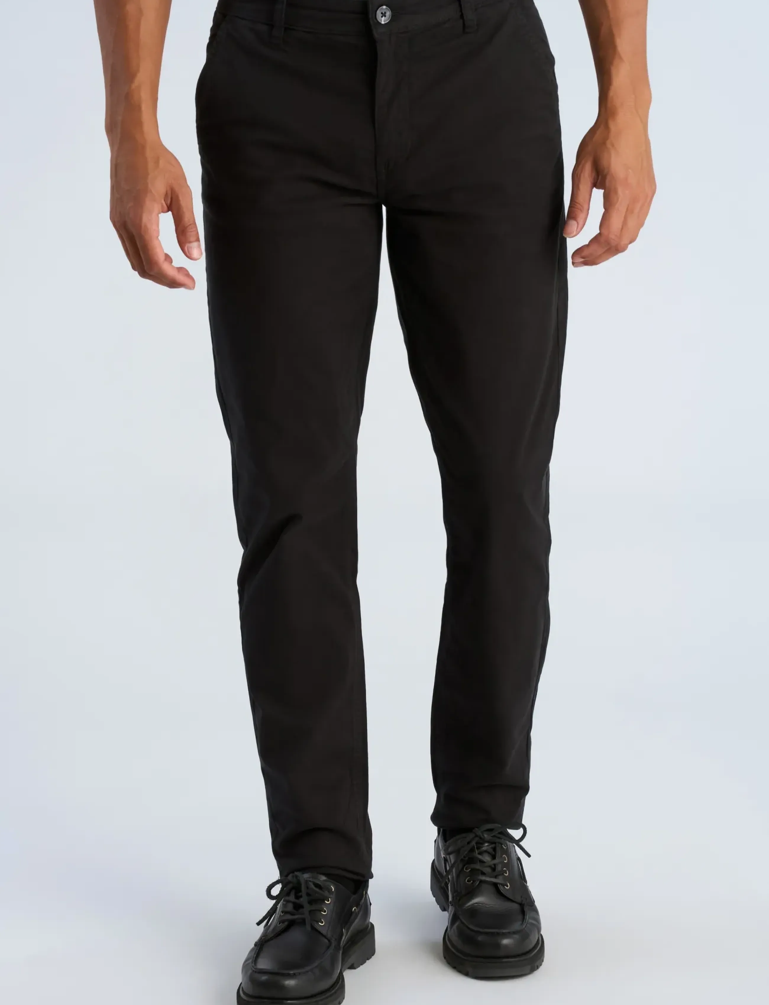 Lindbergh - Superflex cashmere touch chino pants - trousers & jeans - black - 0