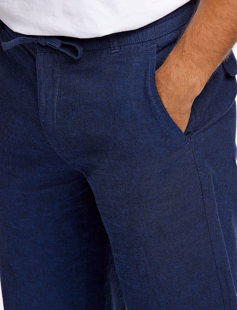 Lindbergh - Linen pants - hørbukser - dk blue - 4