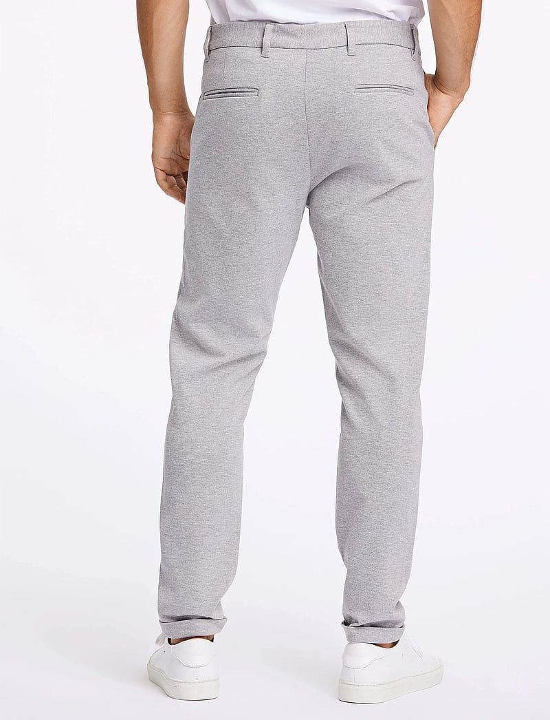 Lindbergh - Superflex knitted cropped pant - vabaaja püksid - lt grey mix - 3