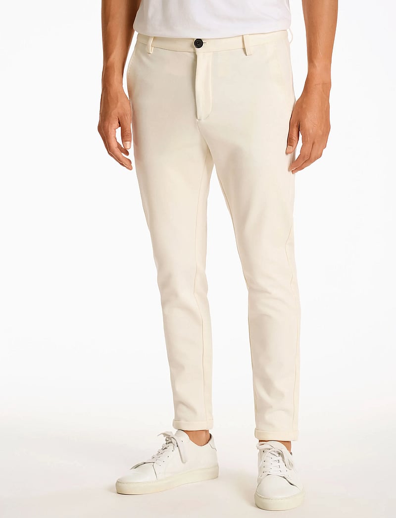 Lindbergh - Superflex knitted cropped pant - vabaaja püksid - pearl white - 0