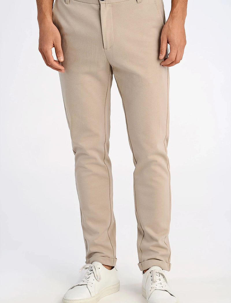 Lindbergh - Superflex pant normal length - pantalons chino - lt stone - 0