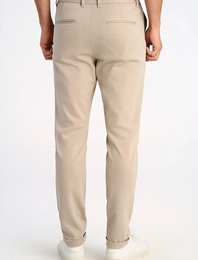 Lindbergh - Superflex pant normal length - pantalons chino - lt stone - 3