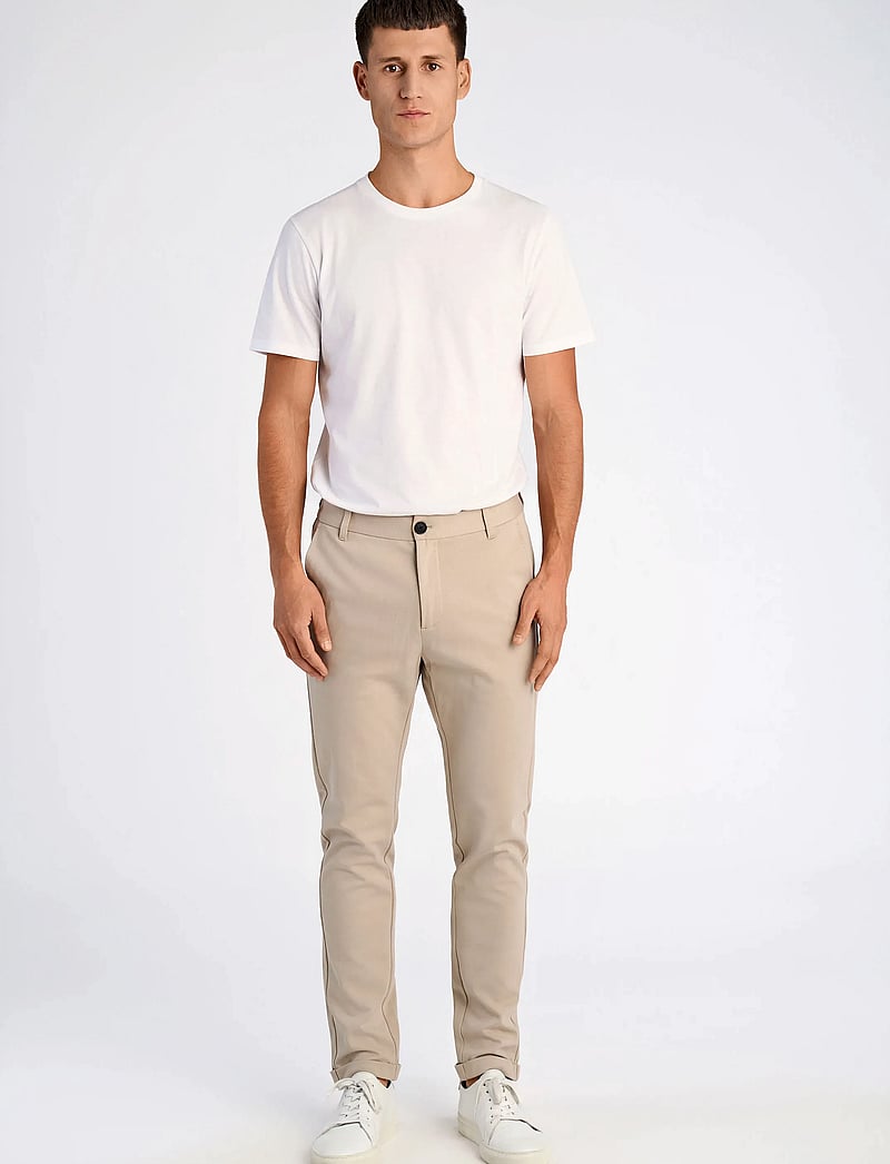 Lindbergh - Superflex pant normal length - pantalons chino - lt stone - 4