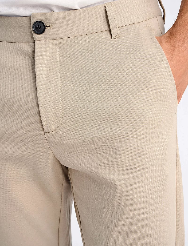 Lindbergh - Superflex pant normal length - pantalons chino - lt stone - 5