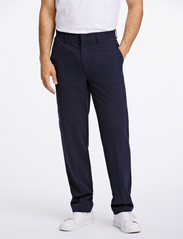 Lindbergh - Relaxed fit formal pants - jakkesætsbukser - navy - 3