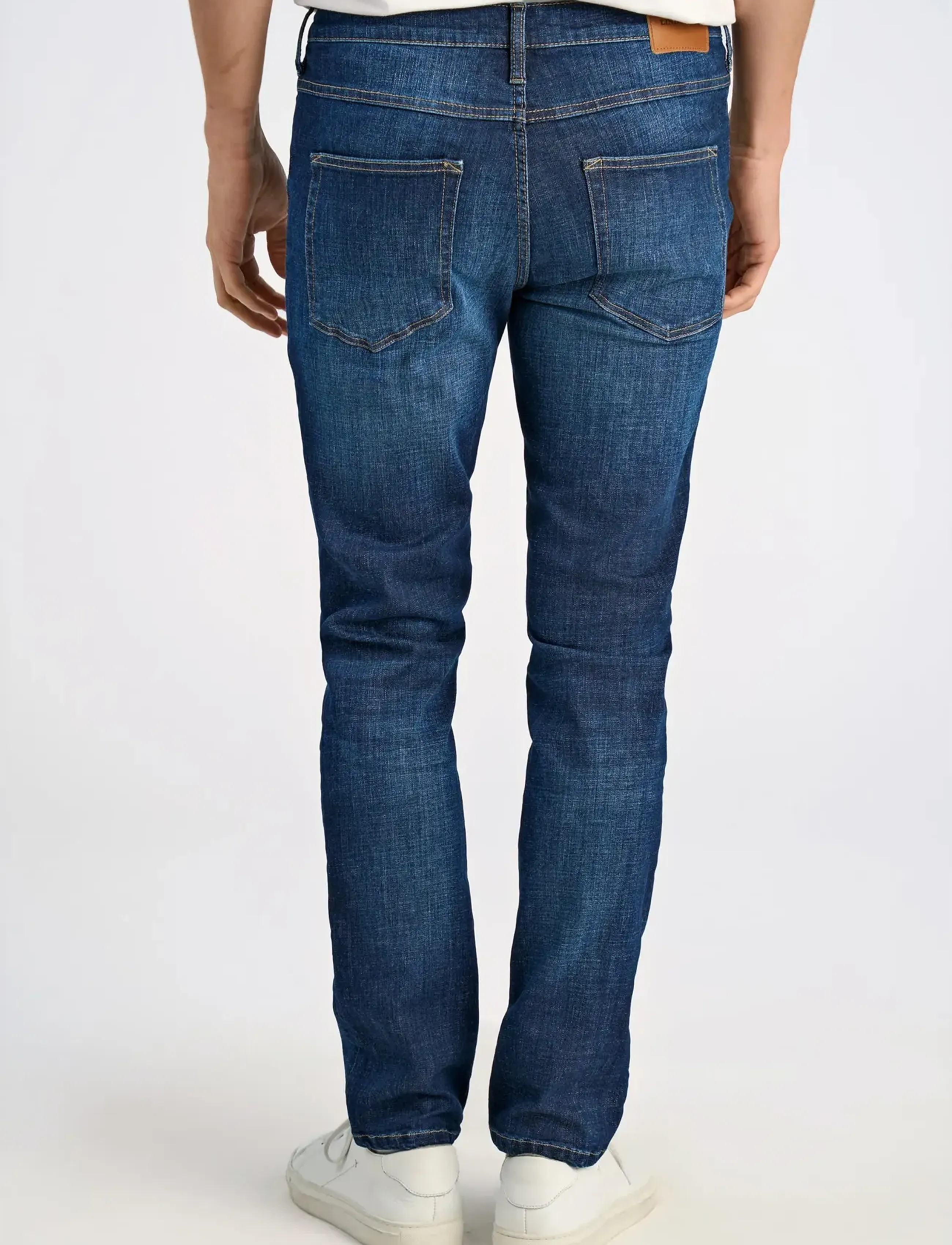 Lindbergh - Tapered fit jeans - trousers & jeans - deep blue denim - 3
