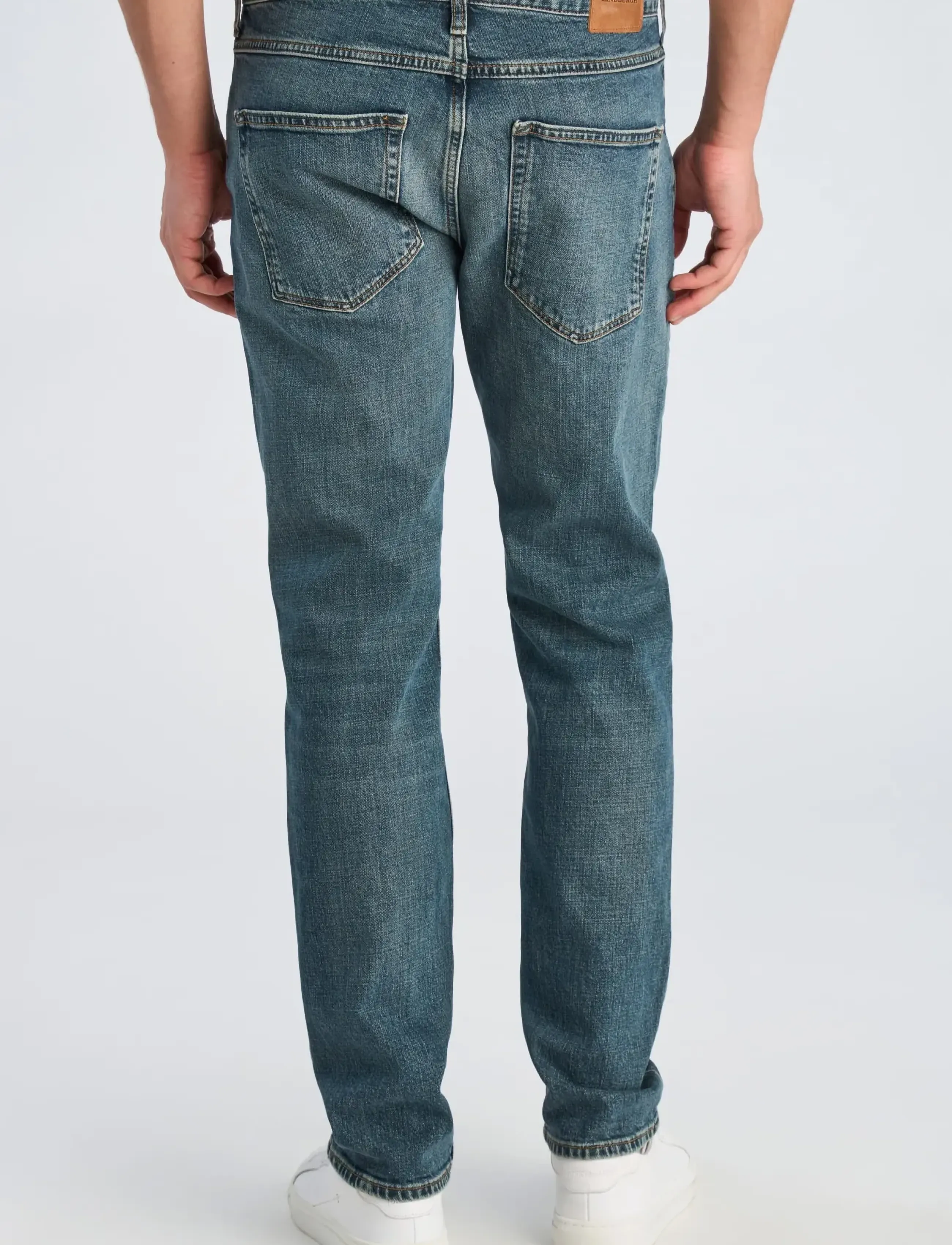 Lindbergh - Heavy wash tapered fit jeans - tapered jeans - heavy wash - 4