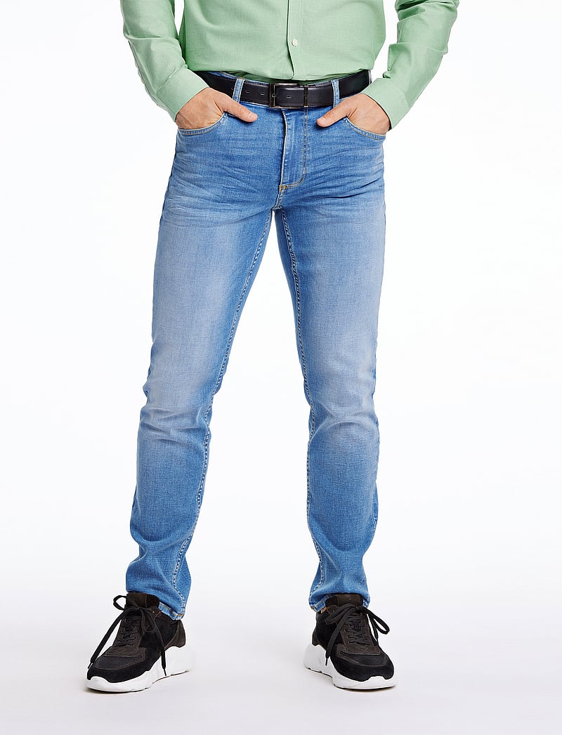 Lindbergh - Superflex Tapered Fit Jeans - tapered jeans - sun faded blue - 0