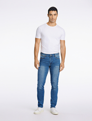 Lindbergh - Superflex tapered fit jeans - tapered jeans - timeless blue - 2