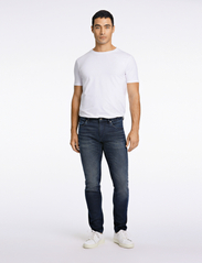 Lindbergh - Tapered fit jeans - Dark rinse - tapered jeans - dark rinse - 2