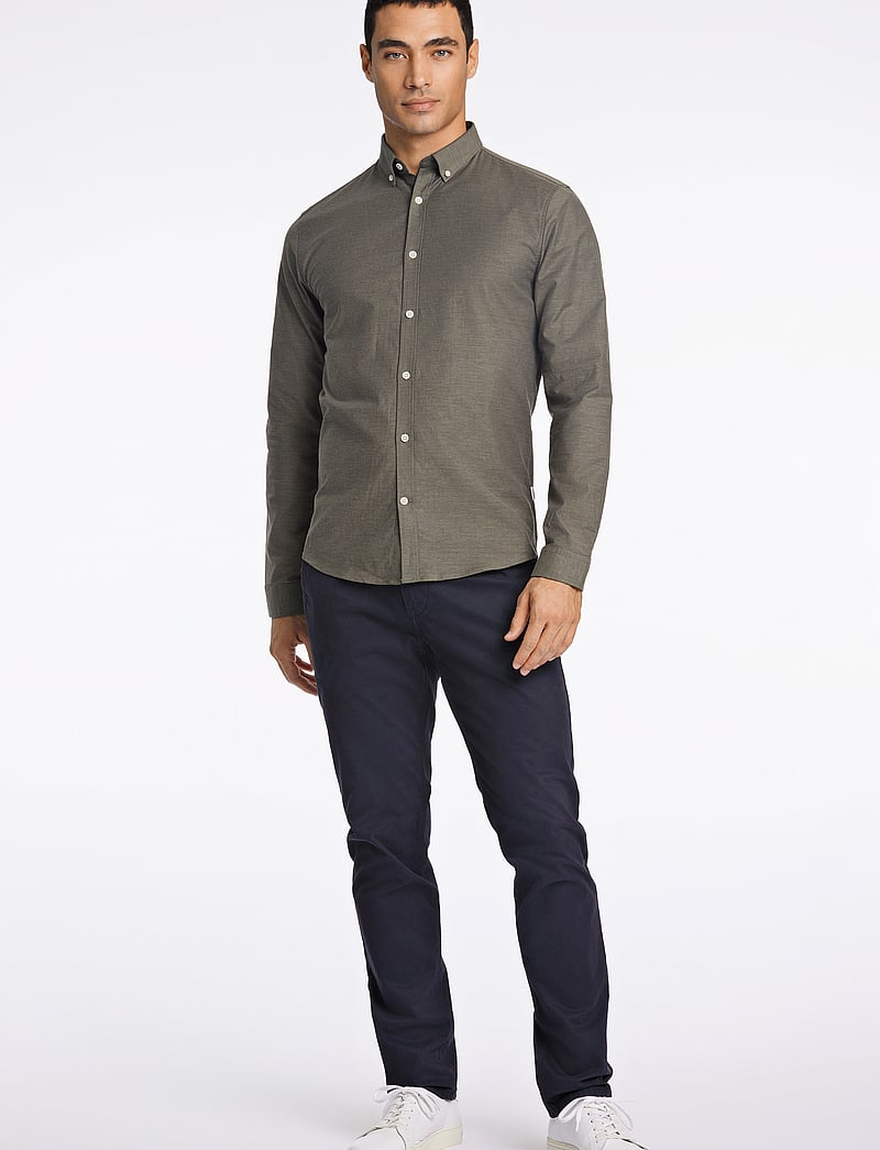 Lindbergh - Yarn dyed oxford superflex shirt L/S - oxfordi särgid - army mix - 4