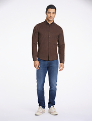 Lindbergh - Fine corduroy shirt L/S - corduroy shirts - dark brown - 2