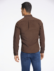 Lindbergh - Fine corduroy shirt L/S - corduroy shirts - dark brown - 4