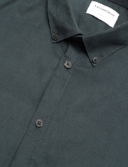Lindbergh - Fine corduroy shirt L/S - corduroy shirts - deep green - 6