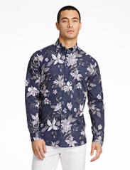 Lindbergh - AOP flower superflex shirt L/S - casual shirts - navy 123 - 2