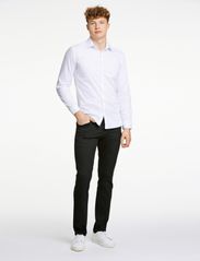 Lindbergh - Organic dress shirt L/S - laisvalaikio marškiniai - white - 4