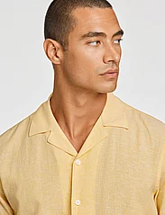 Lindbergh - Casual linen blend resort S/S - linen shirts - mid yellow - 2