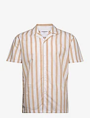 Lindbergh - Cot/lin striped resort S/S - kortærmede skjorter - sand - 0