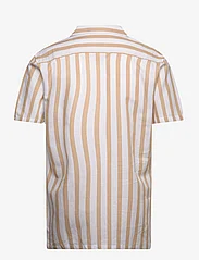 Lindbergh - Cot/lin striped resort S/S - kortærmede skjorter - sand - 1