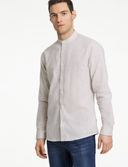 Lindbergh - Mandarin linen blend shirt L/S - linskjorter - stone - 2