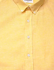Lindbergh - Linen/cotton shirt L/S - linneskjortor - mid yellow - 2