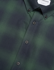 Lindbergh - Checked flannel shirt L/S - rutiga skjortor - green - 5
