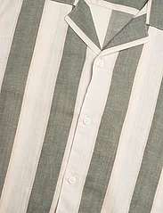 Lindbergh - Striped linen/cotton shirt S/S - kortermede skjorter - army - 4
