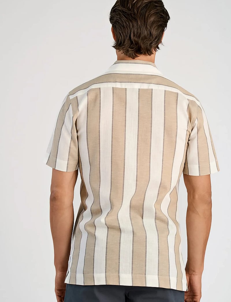 Lindbergh - Striped linen/cotton shirt S/S - midsommar - sand - 4