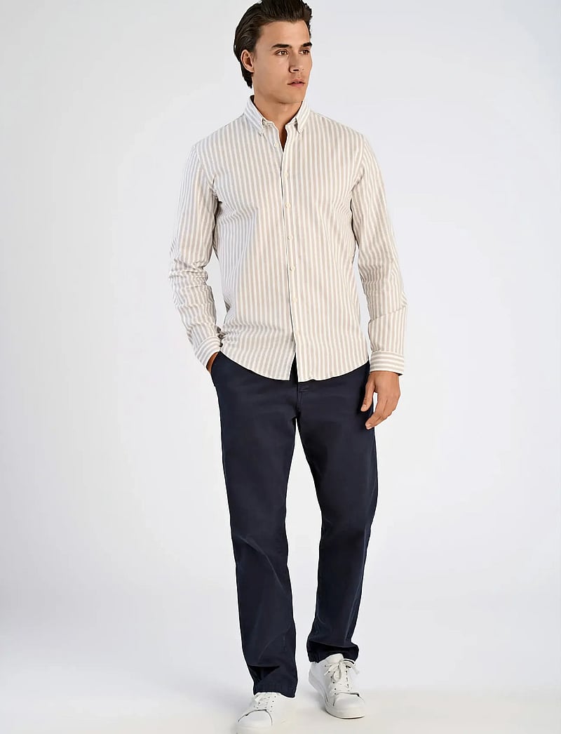 Lindbergh - Striped superflex oxford L/S - triibulised särgid - sand - 0