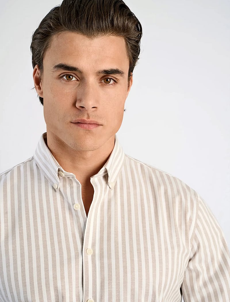 Lindbergh - Striped superflex oxford L/S - triibulised särgid - sand - 5