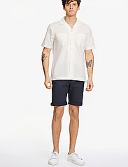 Lindbergh - Seersucker shirt S/S - kortärmade skjortor - off white - 5