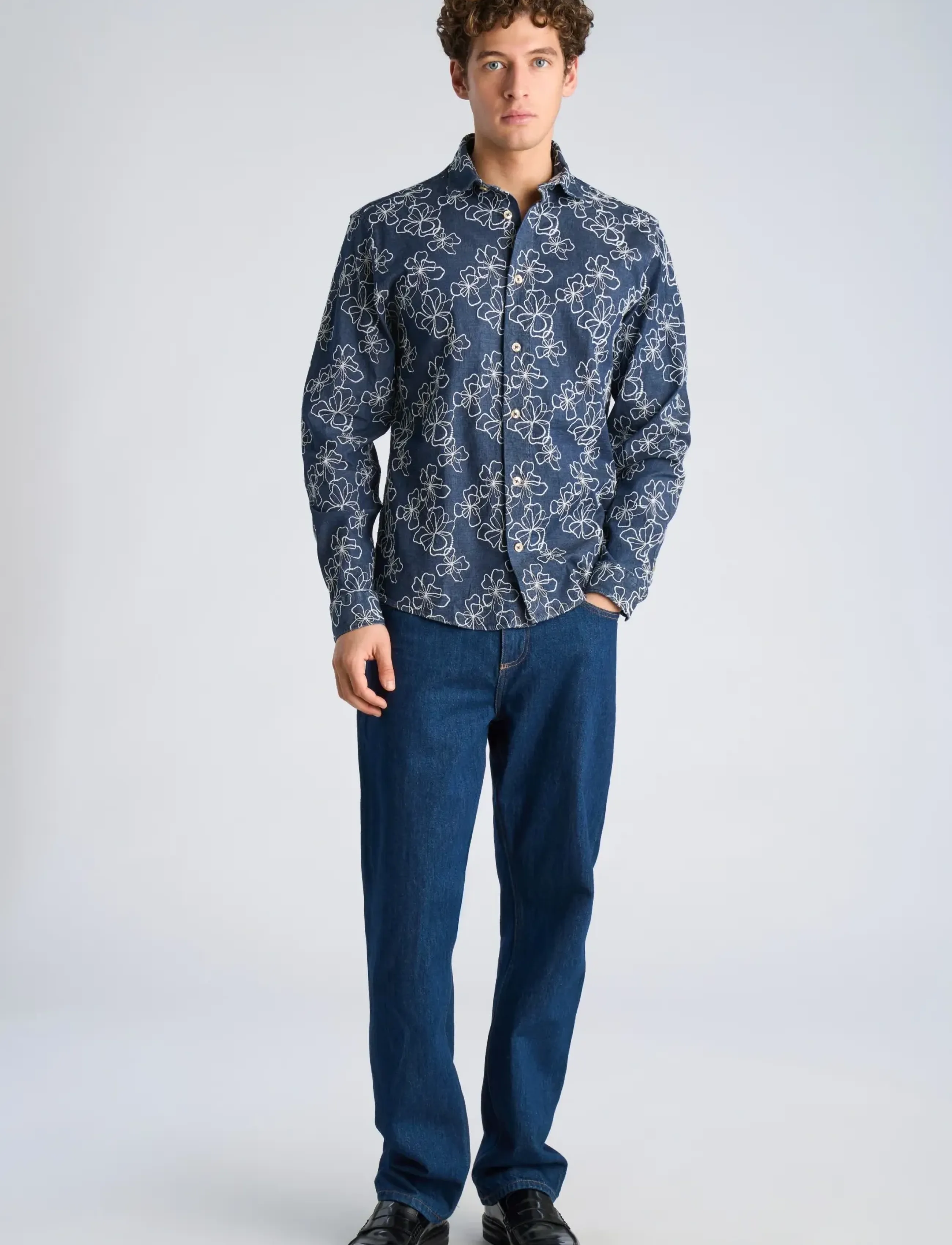 Lindbergh Washed denim shirt w?. embroidery L - Skjortor - DK BLUE / white