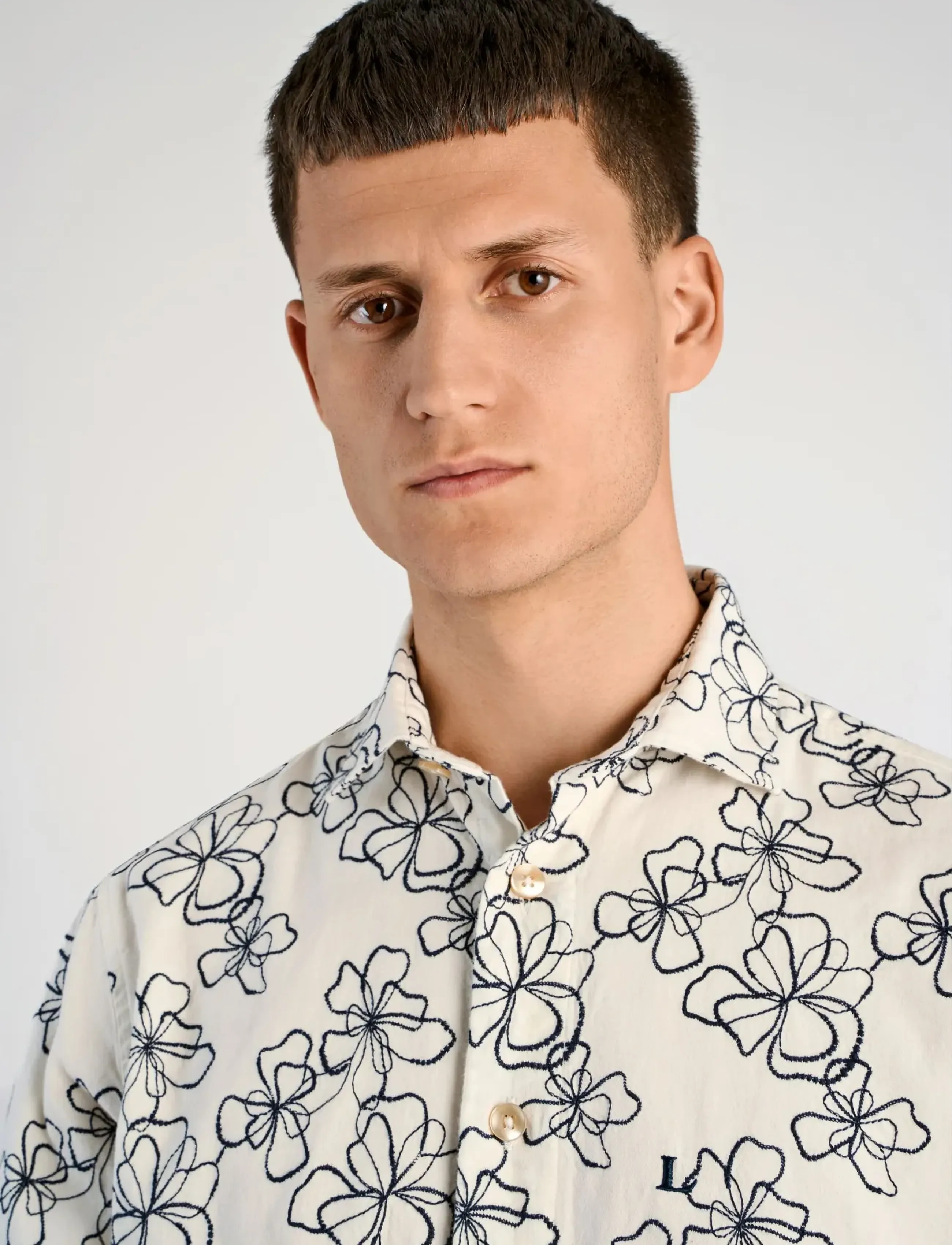 Lindbergh - Washed denim shirt w?. embroidery L - pattern shirts - off white - 5
