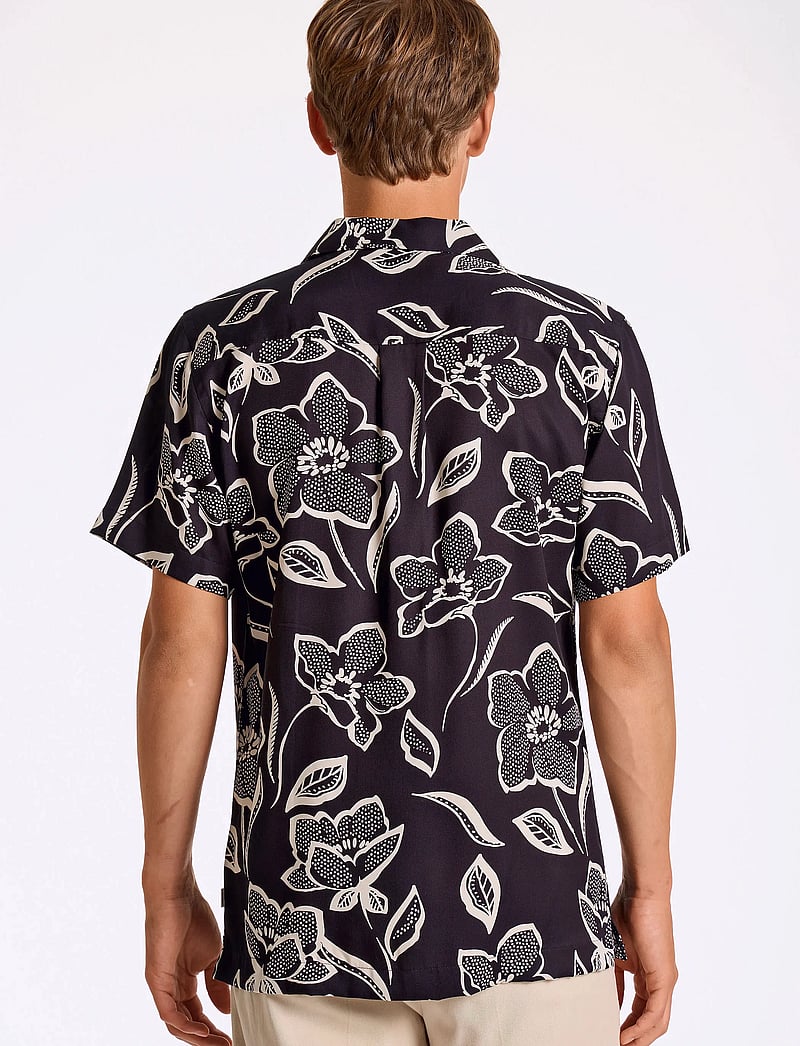 Lindbergh - AOP Lyocell shirt S/S - kortärmade skjortor - black - 3