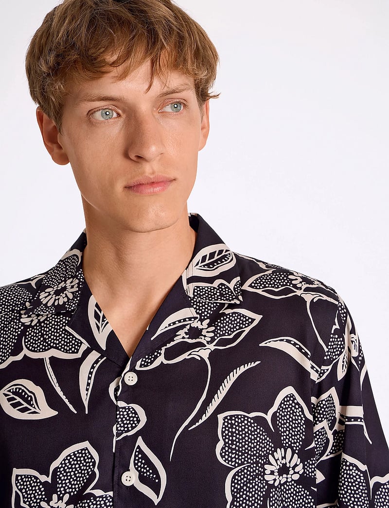 Lindbergh - AOP Lyocell shirt S/S - kortärmade skjortor - black - 5