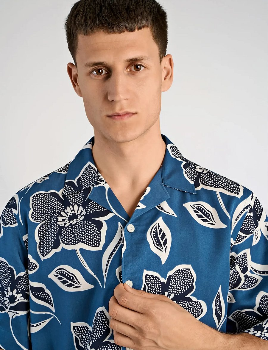 Lindbergh - AOP Lyocell shirt S/S - short-sleeved shirts - indigo blue - 5