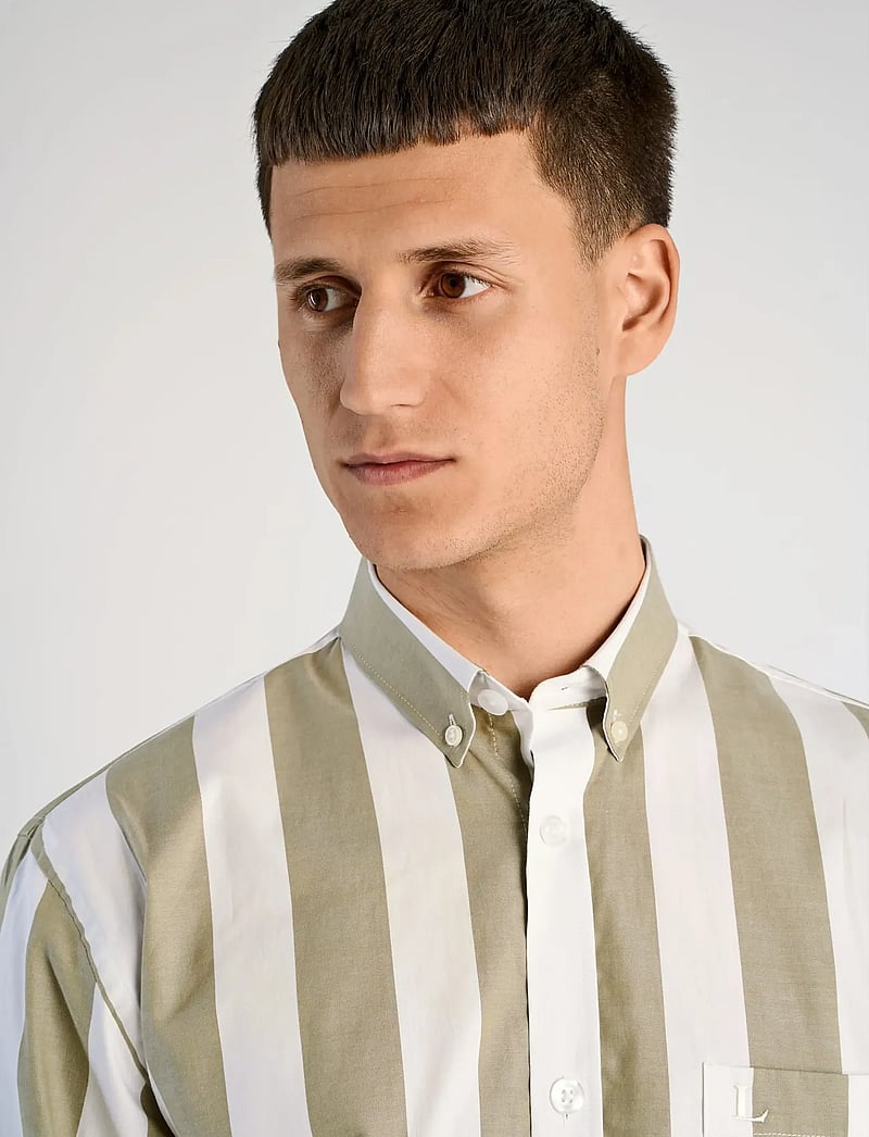 Lindbergh - Bold striped cropped shirt L/S - stribede skjorter - green - 5