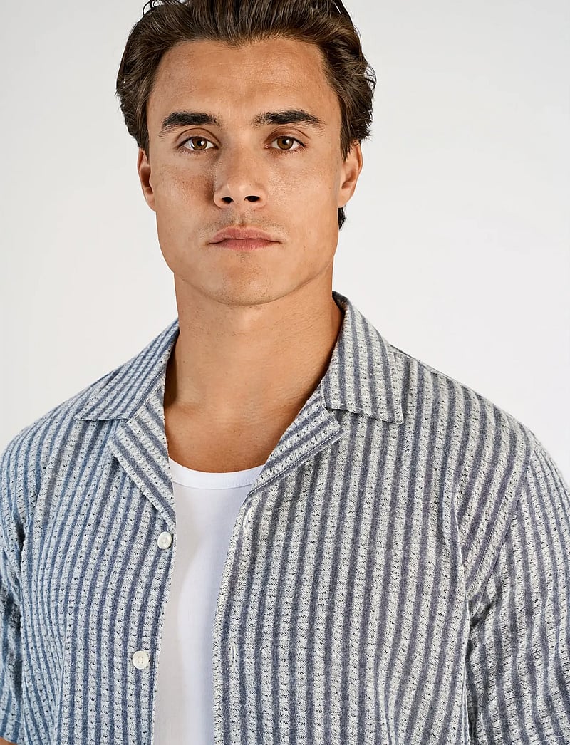 Lindbergh - Cotton structure shirt S/S - stribede skjorter - dk blue - 5