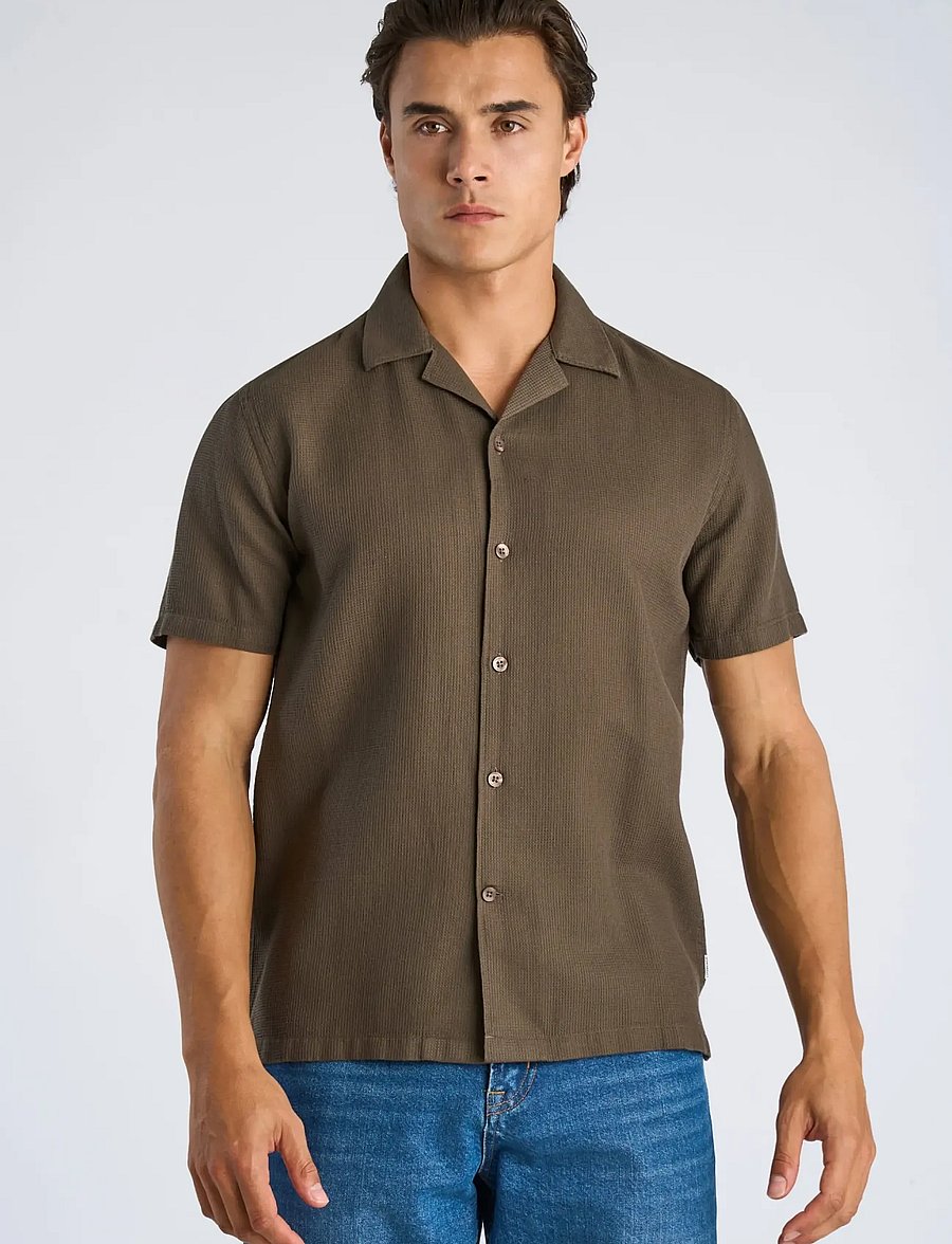 Lindbergh - Solid dobby cotton shirt S/S - kortærmede skjorter - faded brown - 3