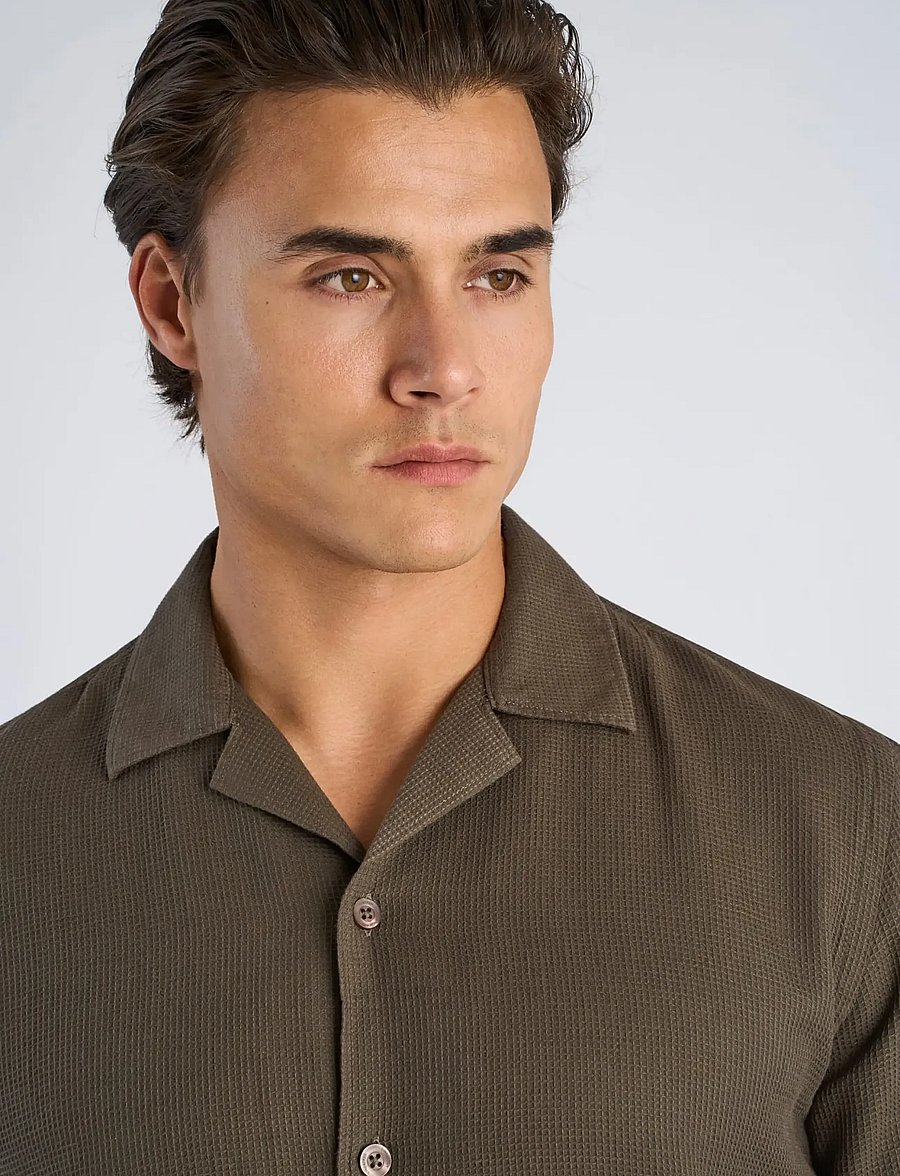 Lindbergh - Solid dobby cotton shirt S/S - kortærmede skjorter - faded brown - 5