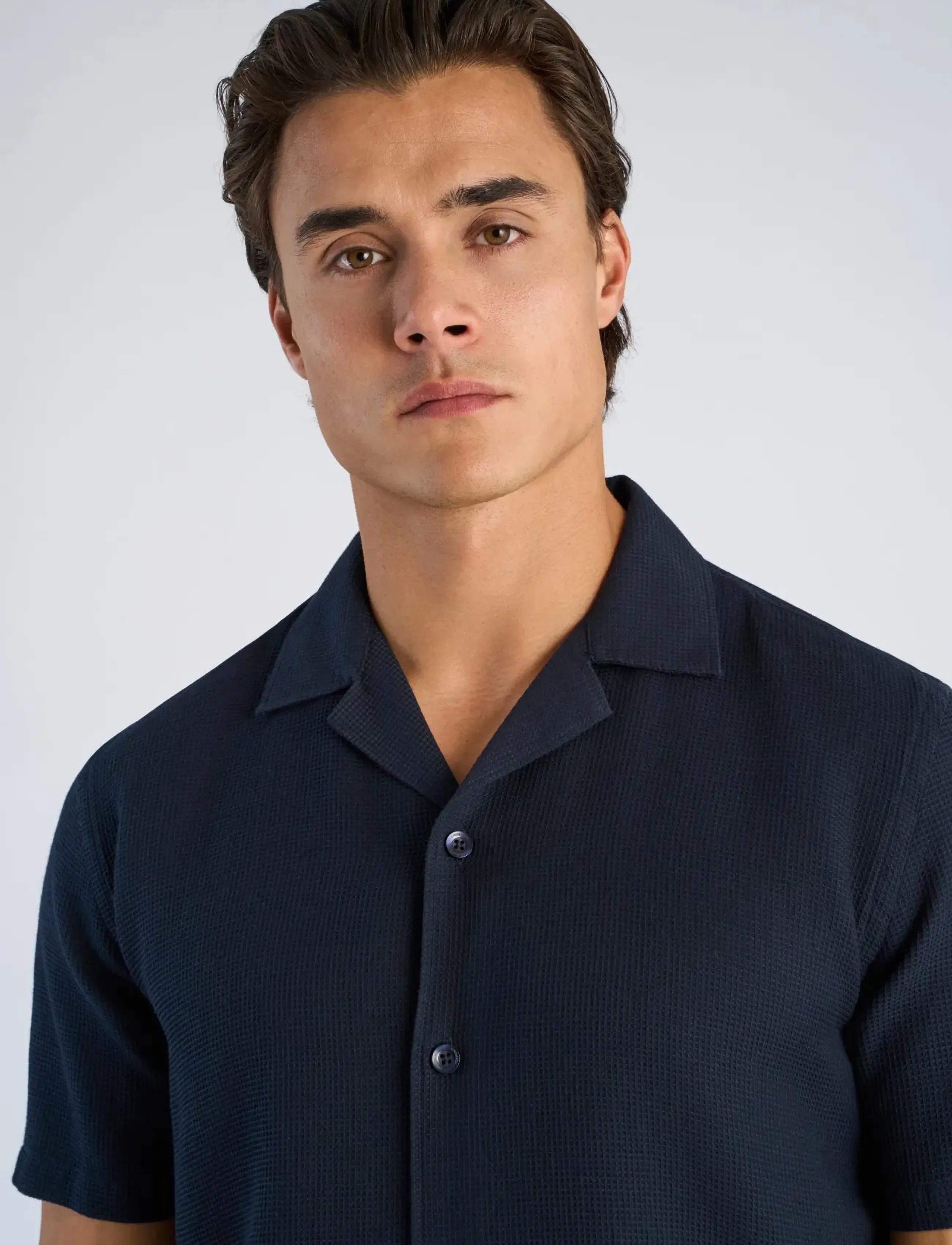 Lindbergh - Solid dobby cotton shirt S/S - lühikeste varrukatega särgid - navy - 5