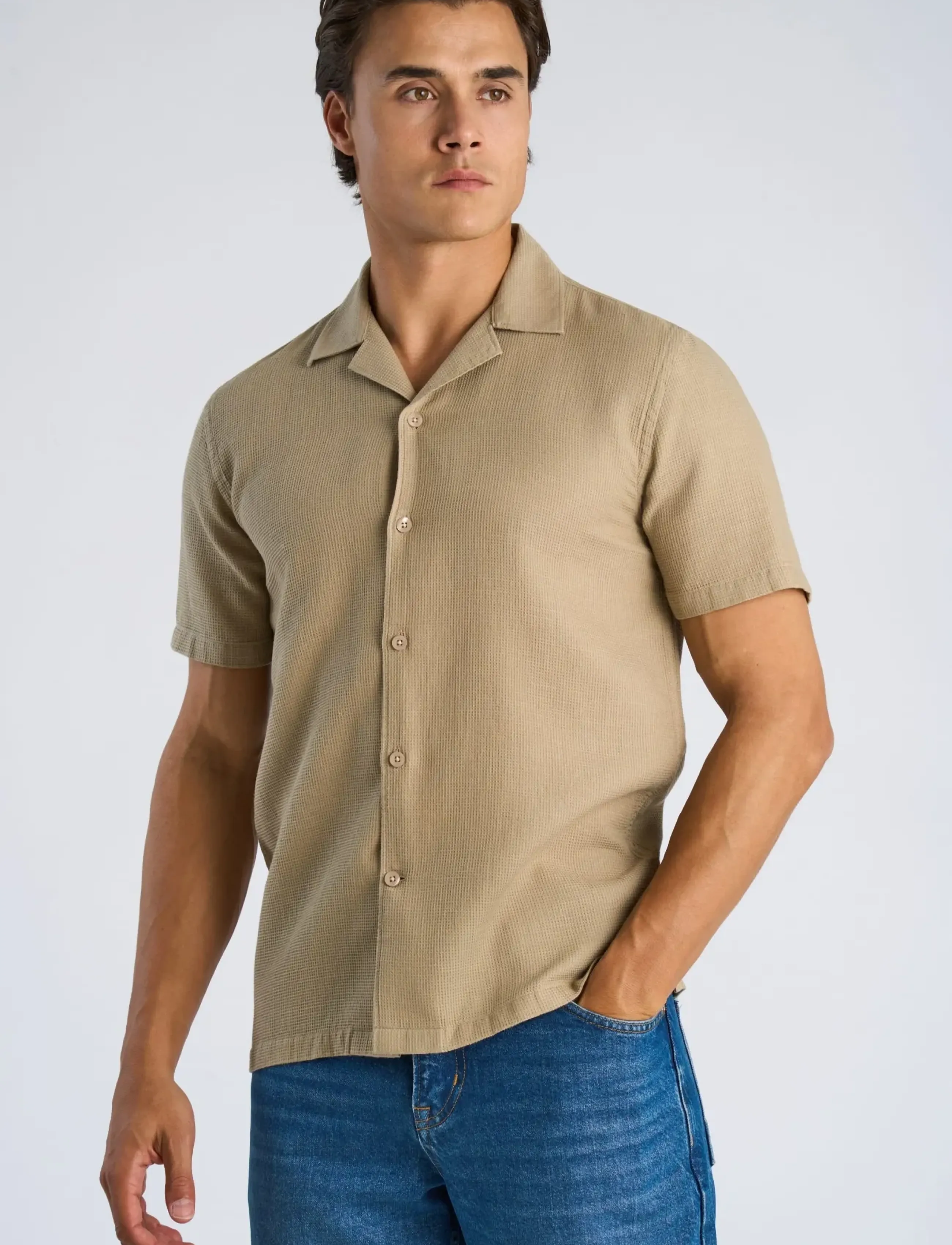 Lindbergh - Solid dobby cotton shirt S/S - kurzarmhemden - sand - 3