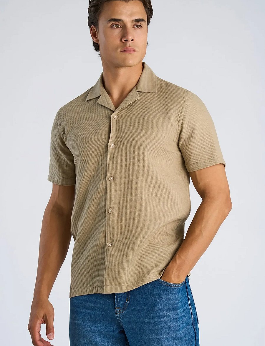 Lindbergh - Solid dobby cotton shirt S/S - lühikeste varrukatega särgid - sand - 3