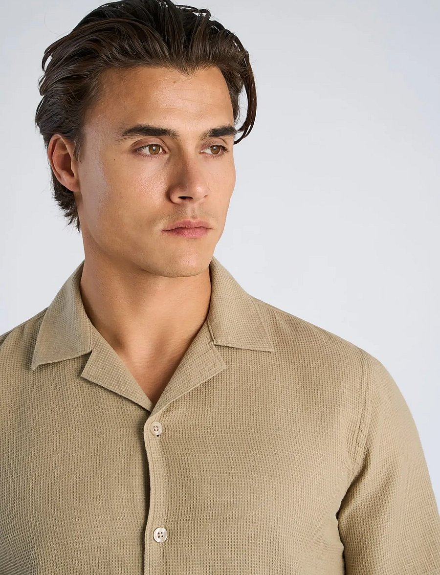 Lindbergh - Solid dobby cotton shirt S/S - lühikeste varrukatega särgid - sand - 5